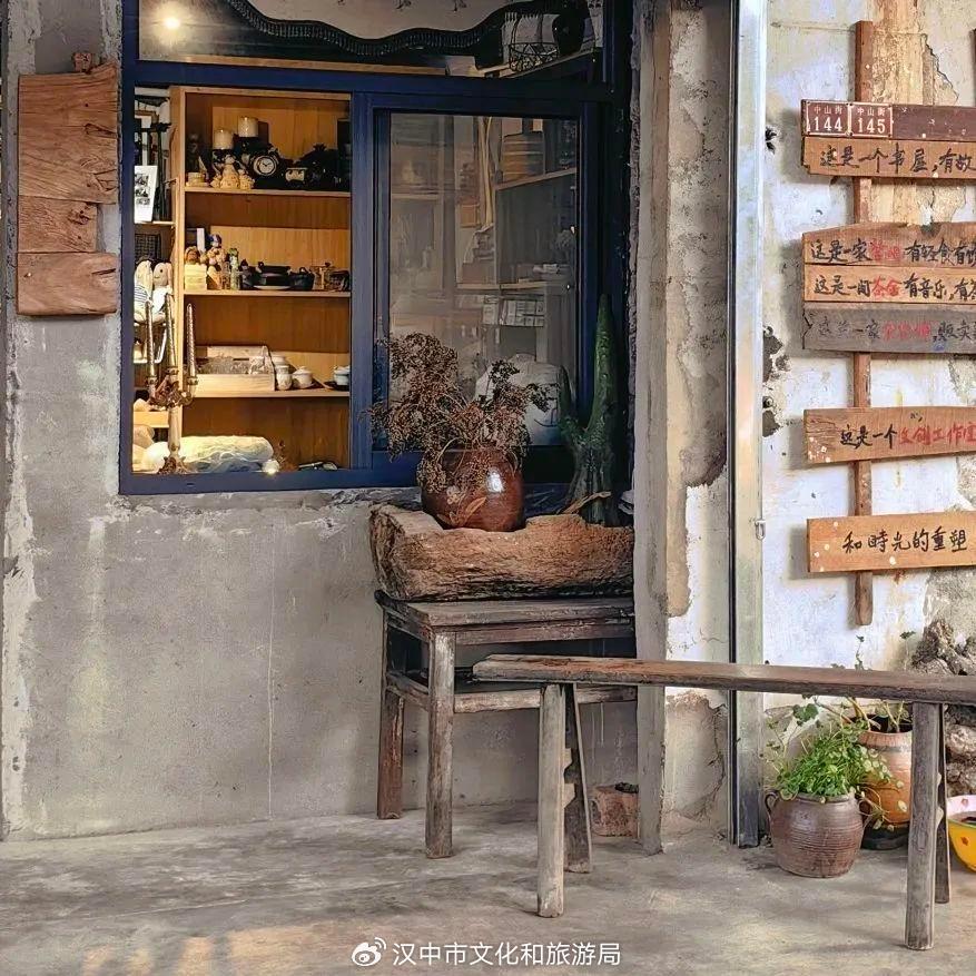 探秘小巷独特风味，废柴网带你领略特色小店别样风情