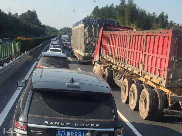 奔驰最新商务车与大自然美景的探秘之旅