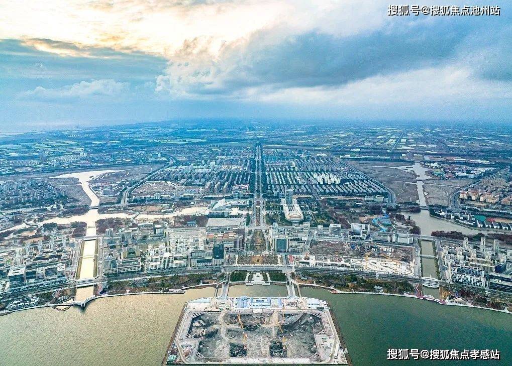 上海临港地铁最新动态，城市脉搏跃动，自信与成就感彰显