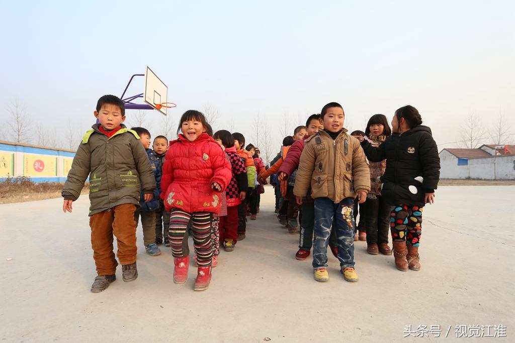 最新小学生体育课游戏集锦，小巷深处的运动乐园探索
